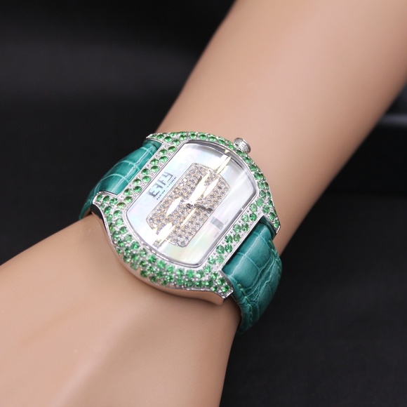 Tsavorite 4.83 Tcw. Mother-of-pearl Dial Watch